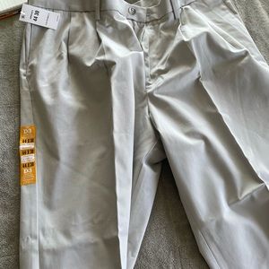 Khaki Dockers. Wrinkle free, colorfast with individual waistband in size 44/30